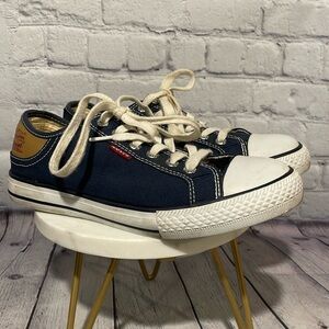 Levi's Low Top Sneakers -Navy and white with Levi's Logo Size 5 kids (7womens)